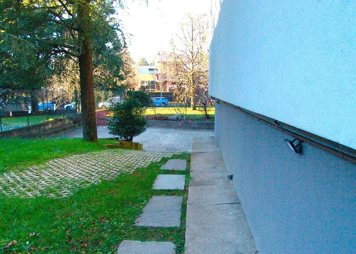 Modern Loft Near Apartmán Bulciago